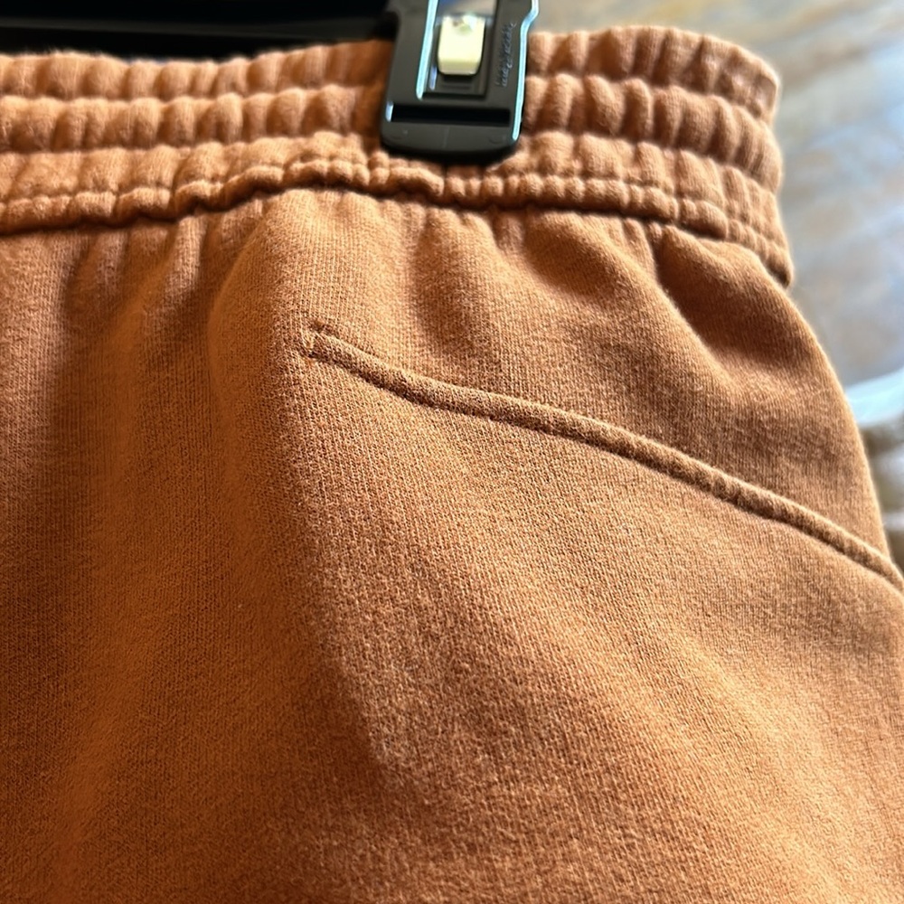 Lululemon cinnamon color fleece lined short pants/ 2 side pockets. No noted flaw - Picture 6 of 8